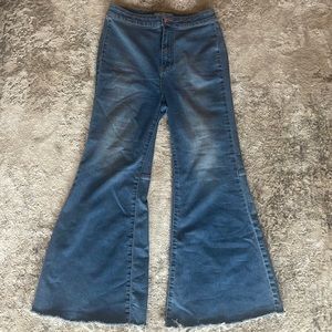 Free People size 28 Flare jeans ✨